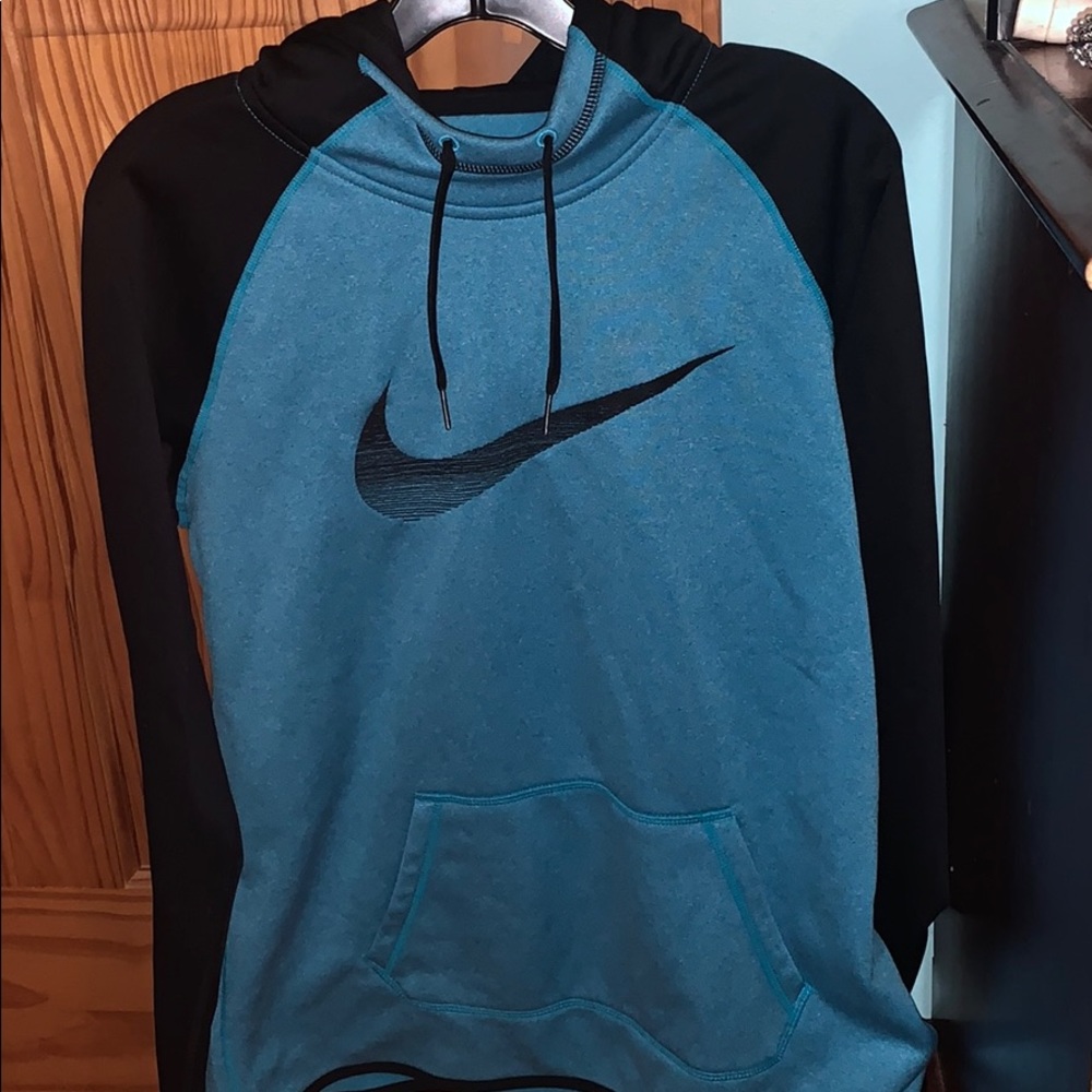 Nike therma fit hoodie